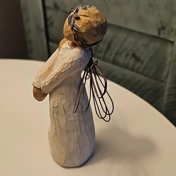 Willow Tree | Celebrate Figurine with Angel Wings by Susan Lordi - Picture 3 of 11